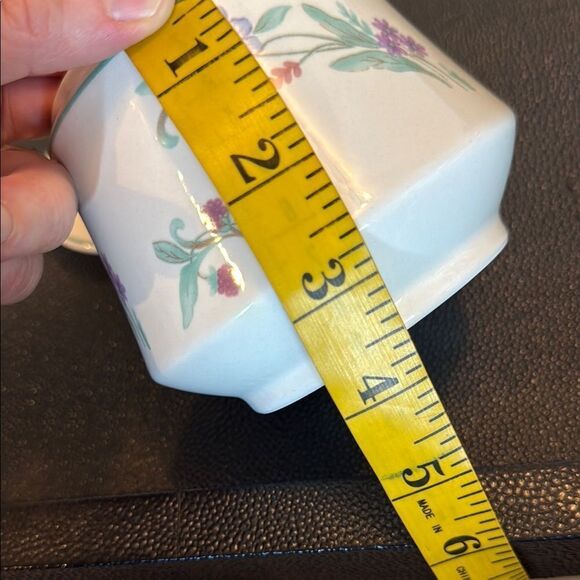 Oneida Ava Ceramic Sugar bowl with Lid Floral Design - Picture 6 of 8